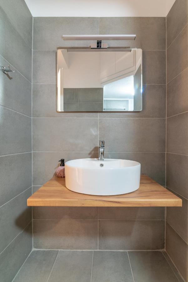 Modern Renovated Apt Next To The Beachfront Heraklion  Exterior photo